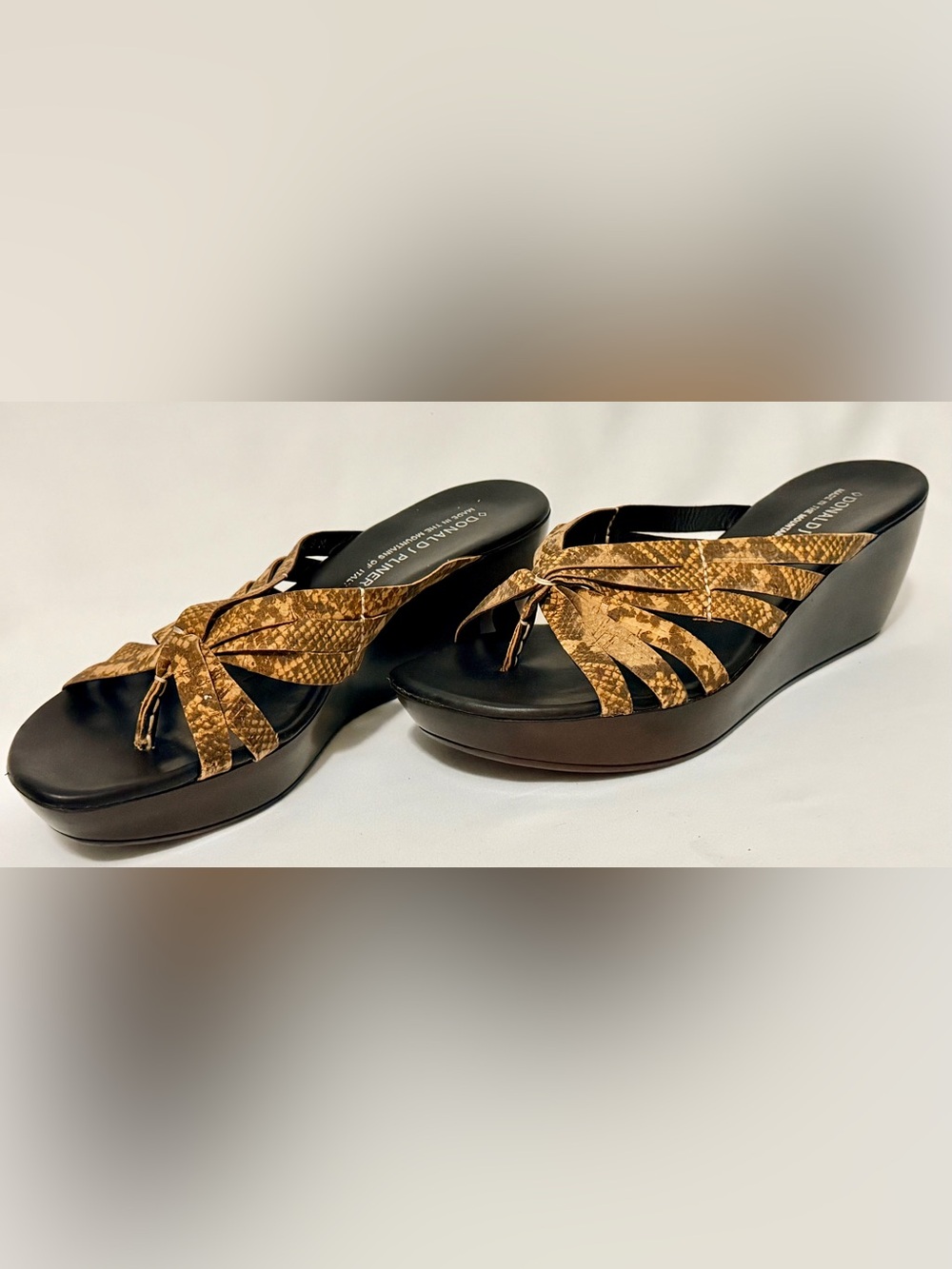 Donald J Pliner Cathe Python Snake Print Leather Platform Wedge Thong Sandals 9M